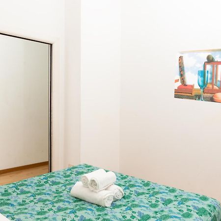 Free Parking Exclusive Apartment Magritte Style Milan Bagian luar foto