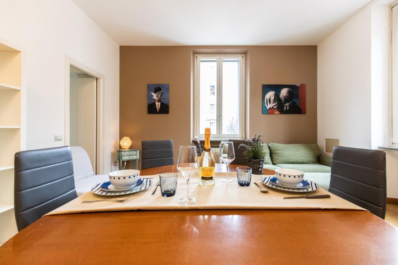 Free Parking Exclusive Apartment Magritte Style Milan Bagian luar foto