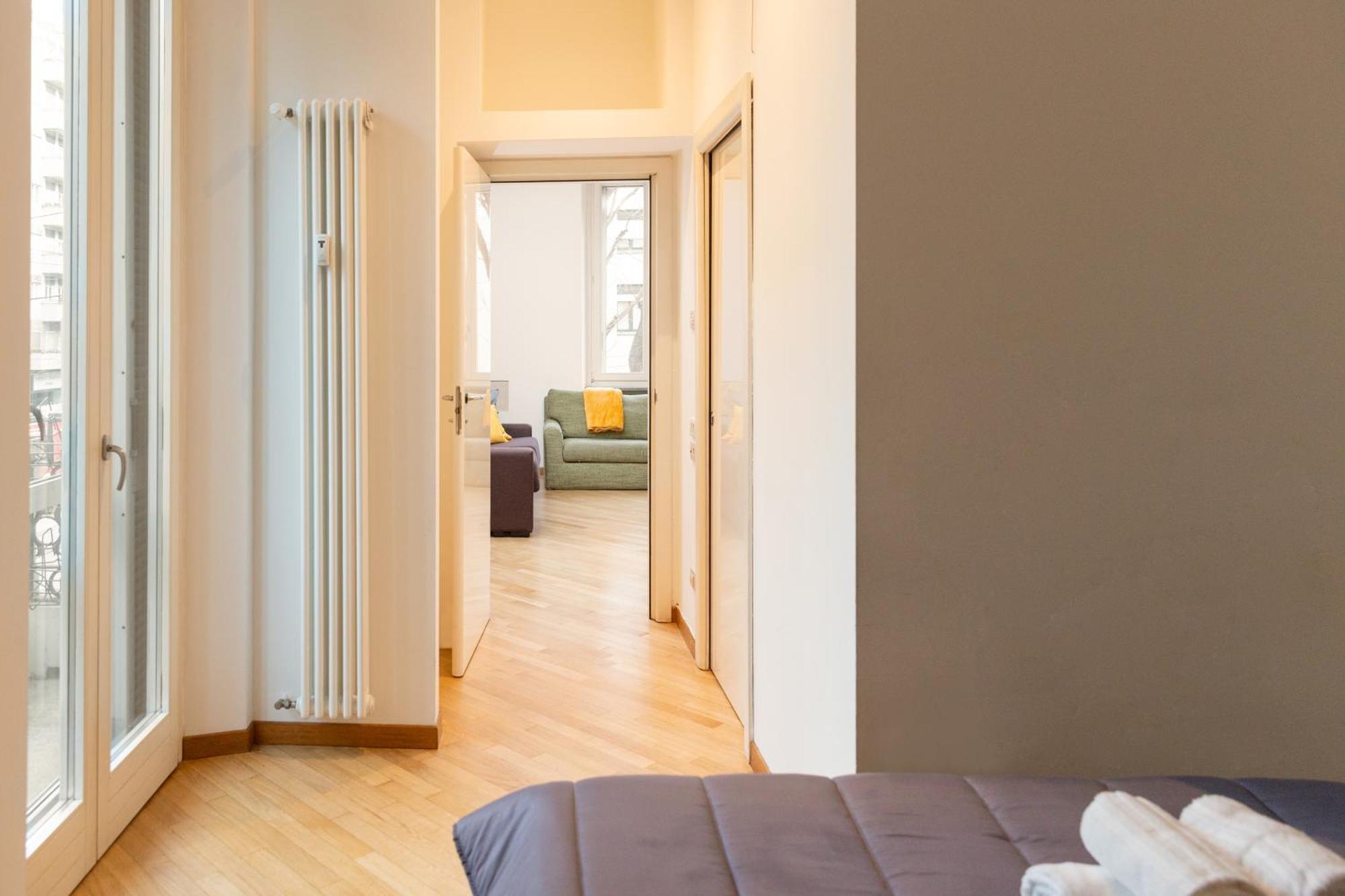 Free Parking Exclusive Apartment Magritte Style Milan Bagian luar foto