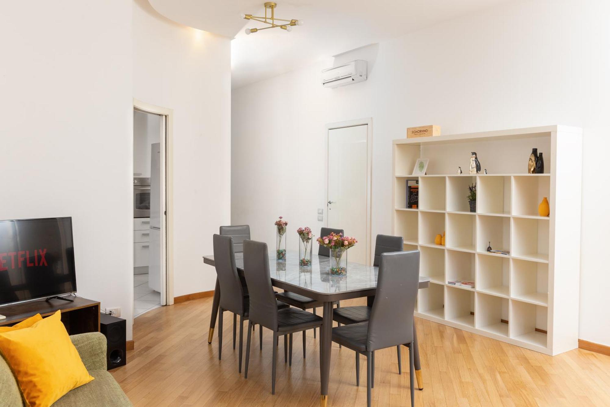 Free Parking Exclusive Apartment Magritte Style Milan Bagian luar foto