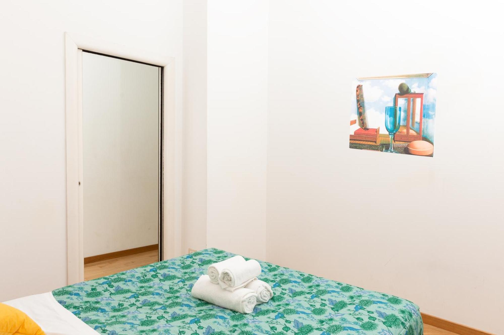 Free Parking Exclusive Apartment Magritte Style Milan Bagian luar foto