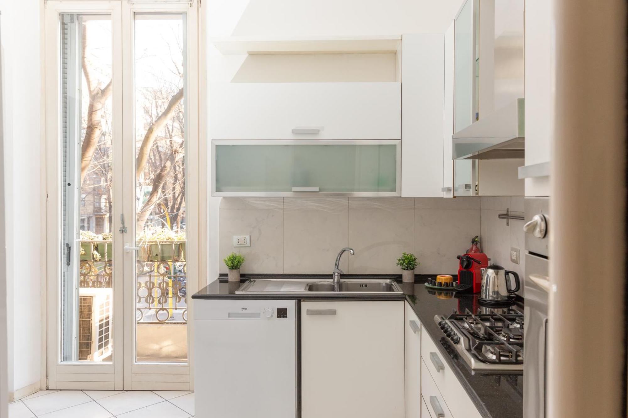 Free Parking Exclusive Apartment Magritte Style Milan Bagian luar foto