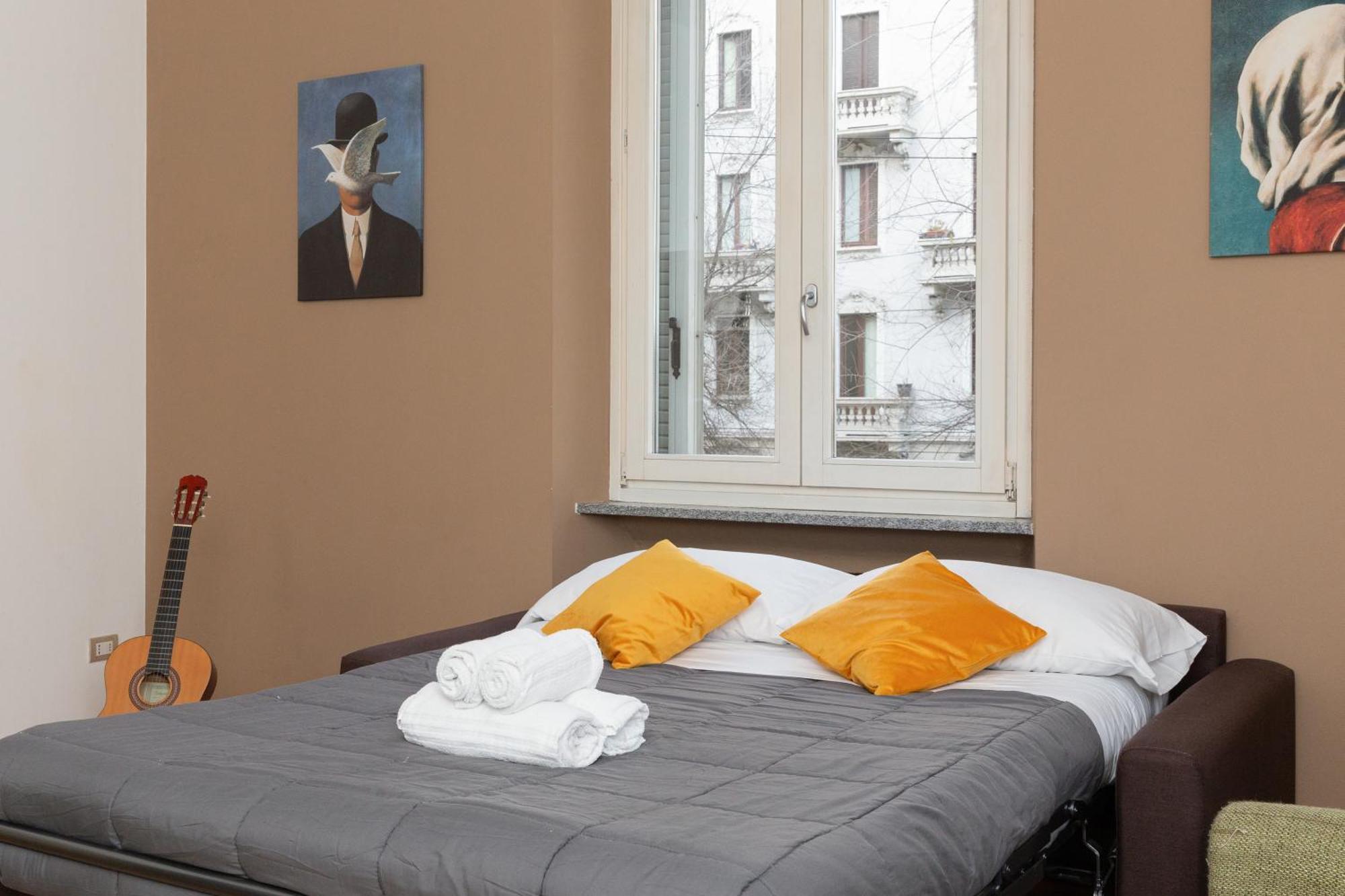 Free Parking Exclusive Apartment Magritte Style Milan Bagian luar foto