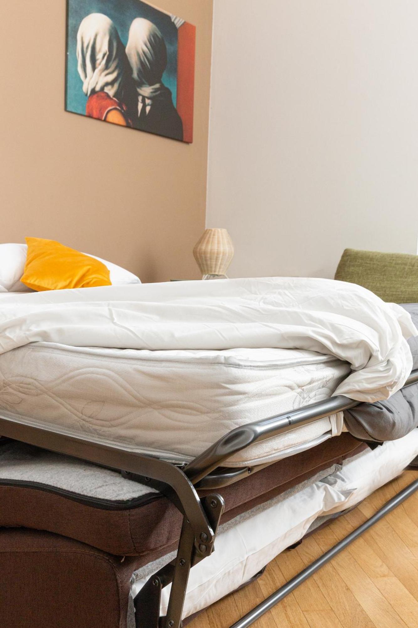Free Parking Exclusive Apartment Magritte Style Milan Bagian luar foto