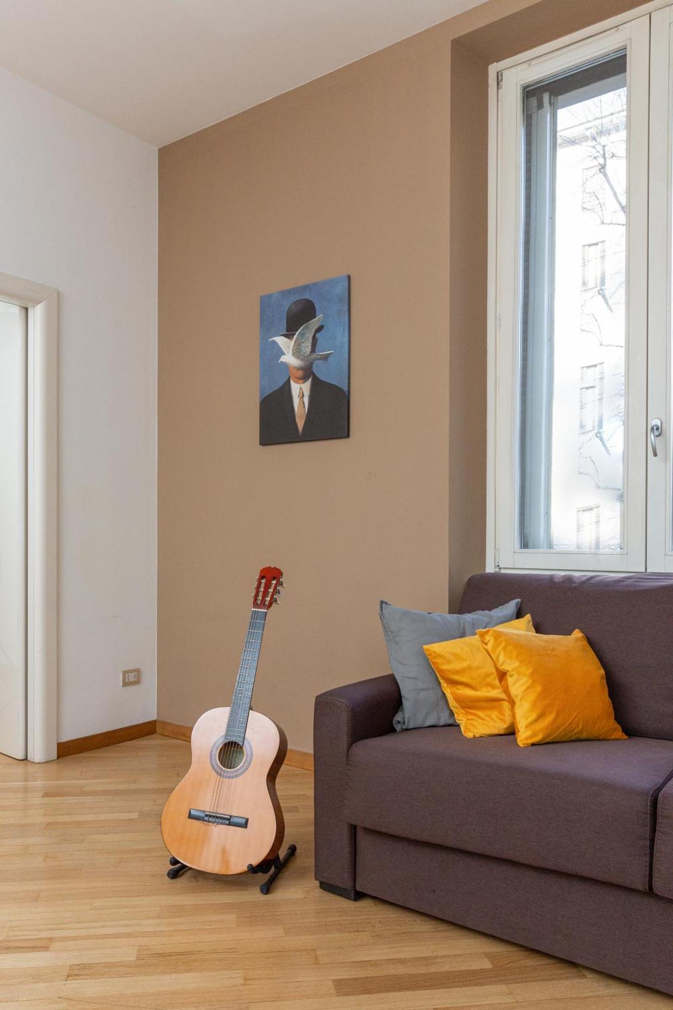 Free Parking Exclusive Apartment Magritte Style Milan Bagian luar foto