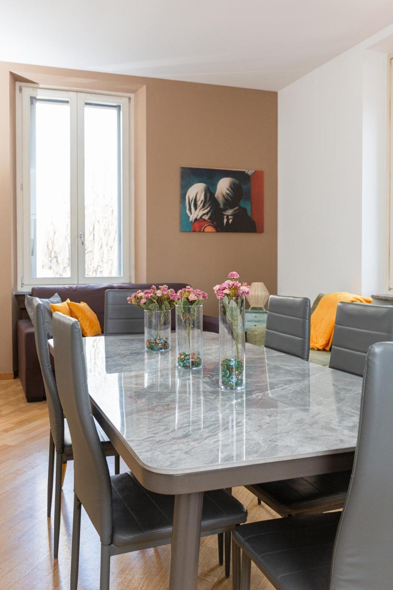 Free Parking Exclusive Apartment Magritte Style Milan Bagian luar foto