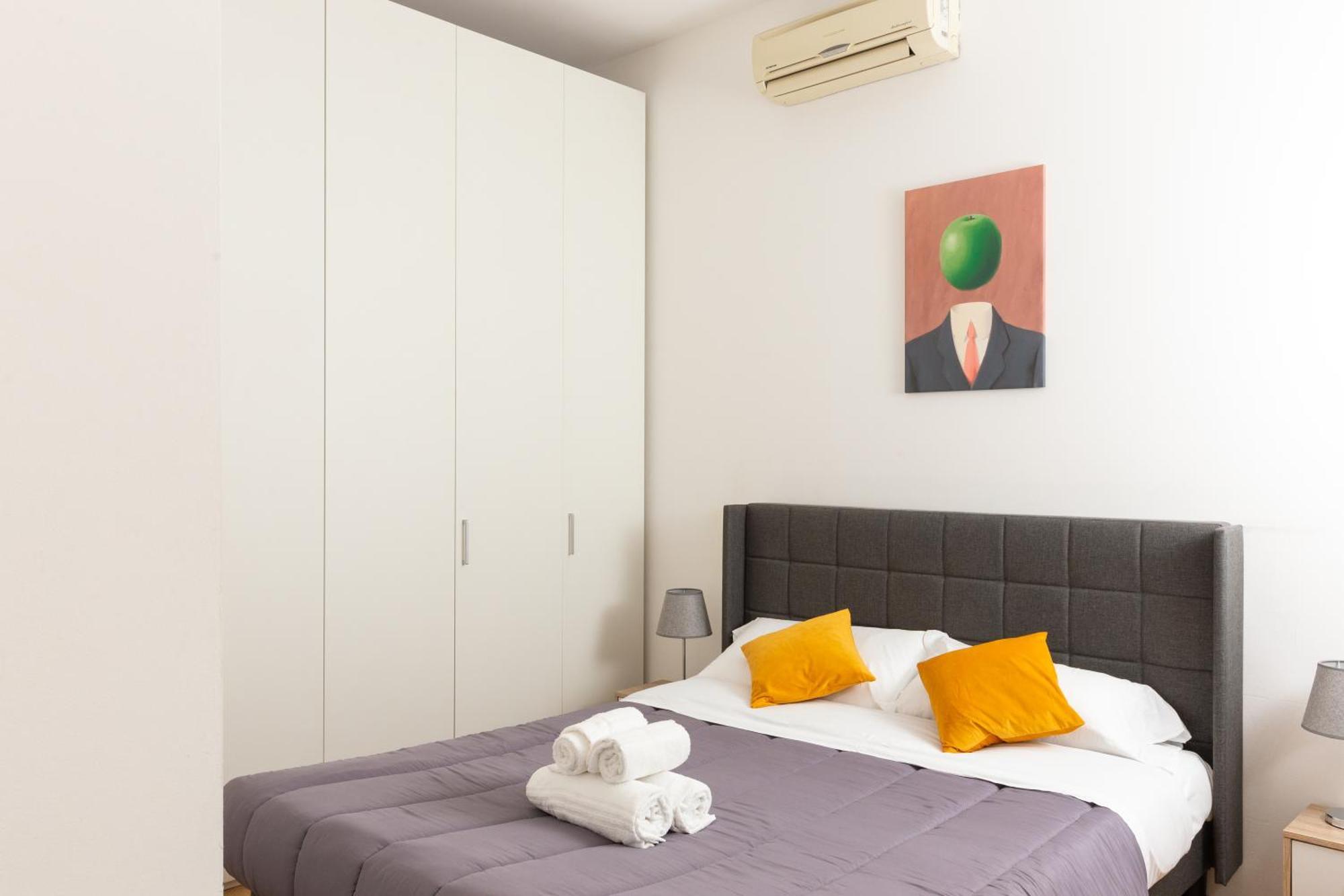 Free Parking Exclusive Apartment Magritte Style Milan Bagian luar foto