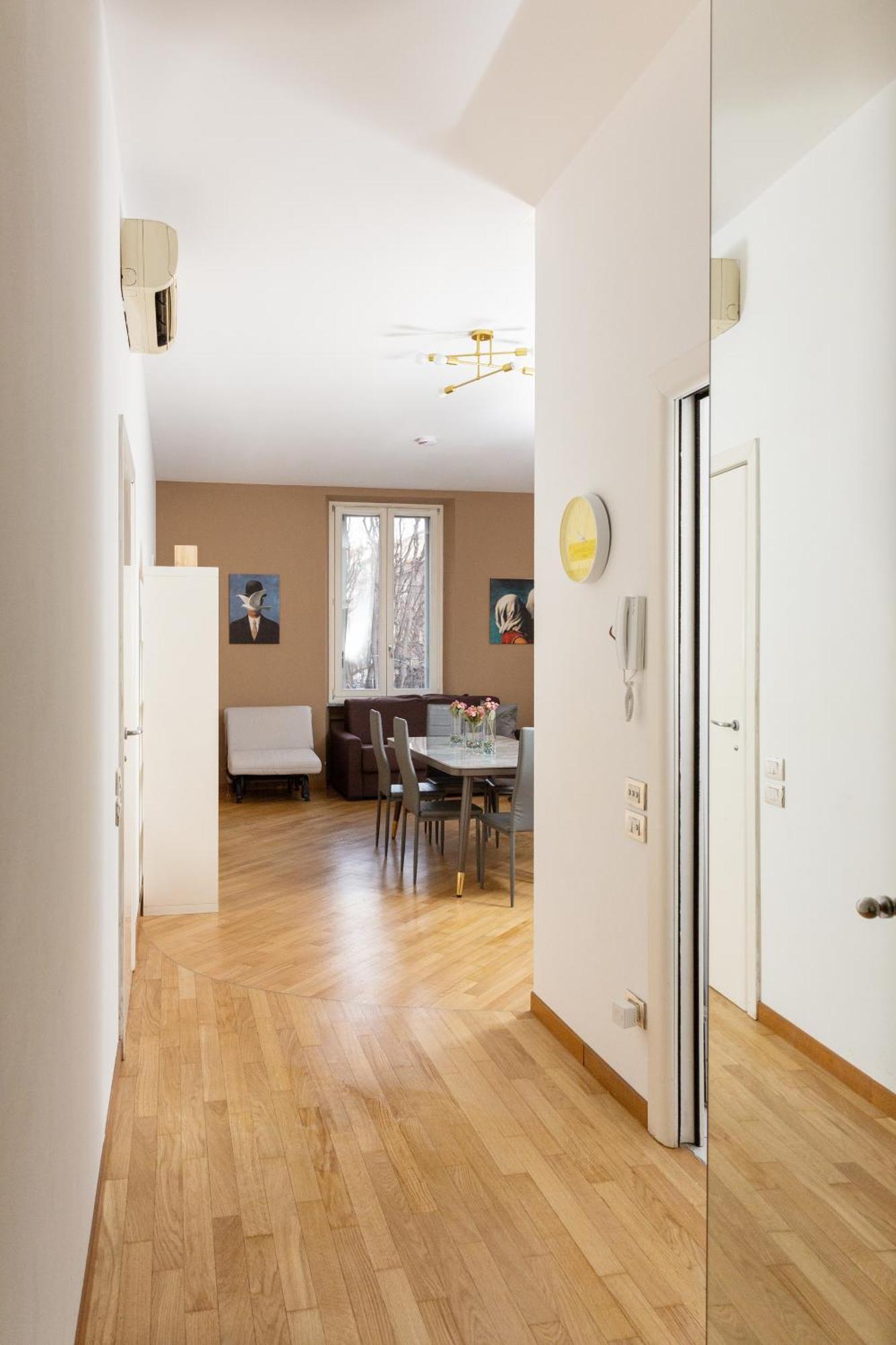 Free Parking Exclusive Apartment Magritte Style Milan Bagian luar foto